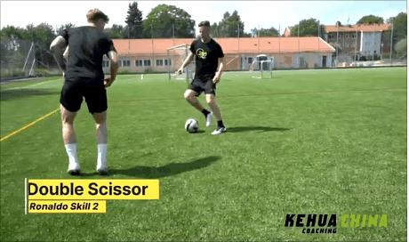 c罗50大经典过人视频,足球技巧c罗五个炫酷过人技巧