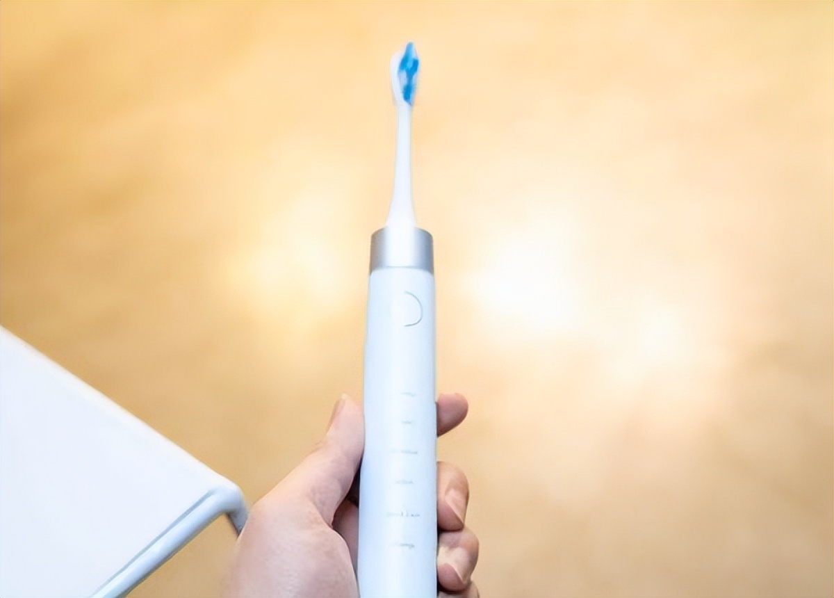 电动牙刷第一次使用注意事项,电动牙刷刷牙方法注意事项