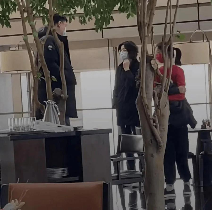 姚明9岁女儿近照身高惊人,姚明12岁女儿亮相身高至少1米8