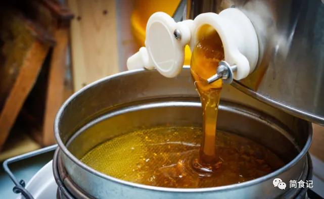 4招教你鉴别蜂蜜真假简单又有效,蜂蜜辨真假