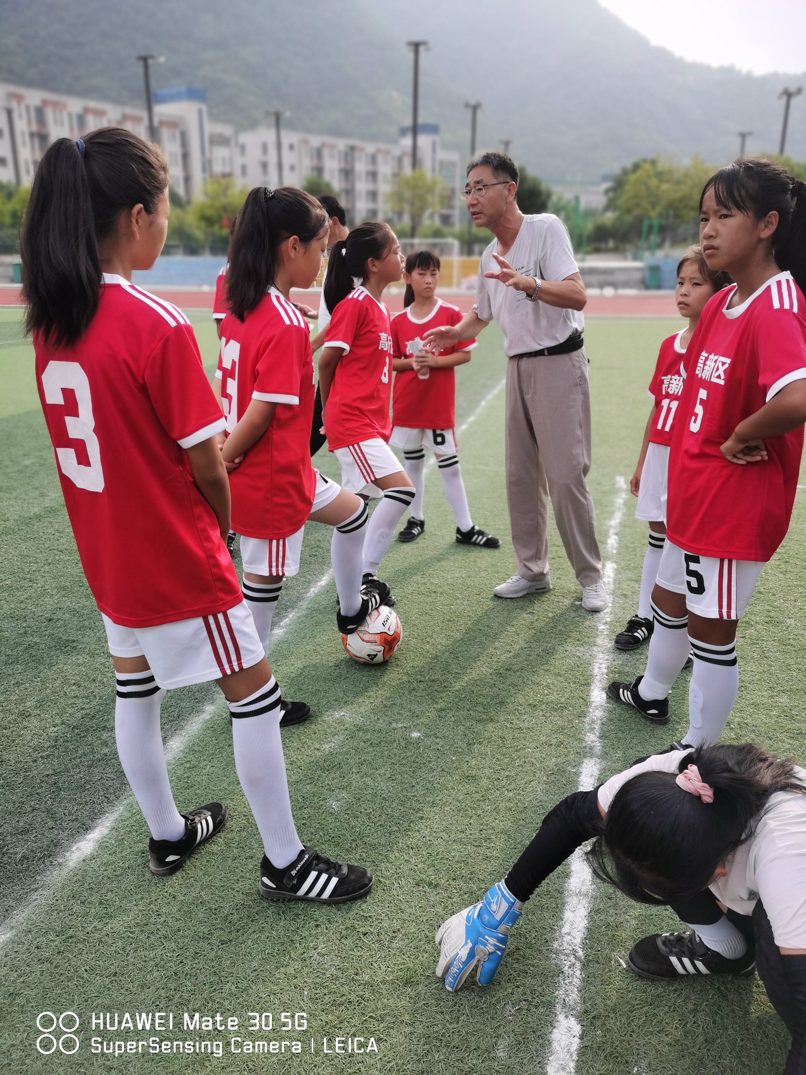 留一抹绚丽色彩，守一份教育初心——“双减”捡出个特色足球队