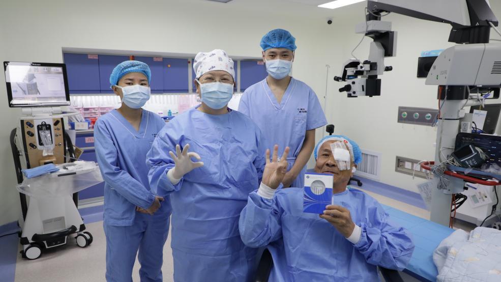 昆明爱维眼科医院白内障手术专家,昆明白内障手术专家