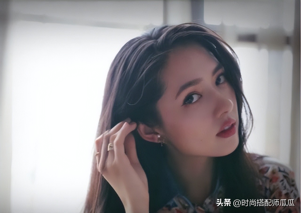 女生头发太多理什么短发减龄,女士短发越短越好