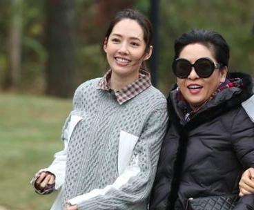 向佐郭碧婷恋爱前出席活动,郭碧婷向佐甜蜜牵手疑似恋情曝光