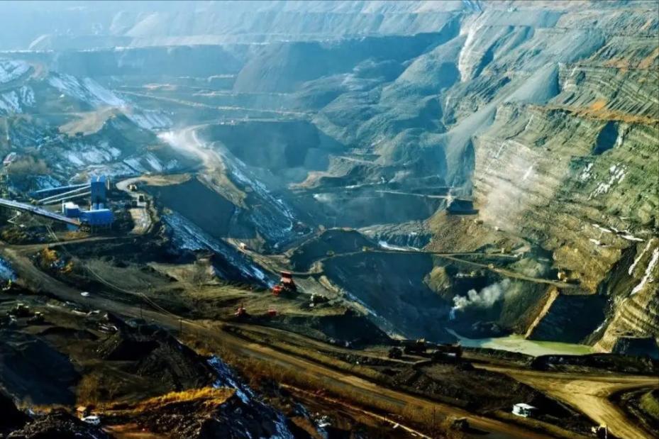 亚洲第一天坑是什么矿,亚洲第一坑煤矿图片