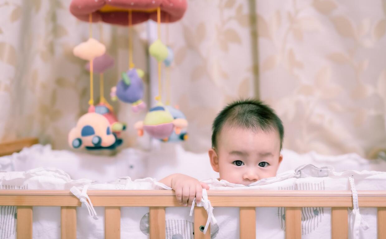 小孩头摔了多久出现脑震荡症状,小孩摔倒后导致轻微脑震荡严重不