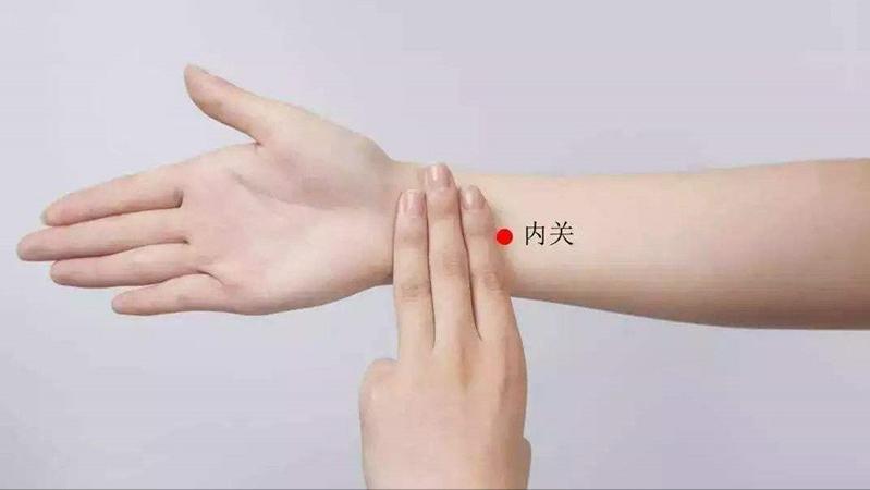 经常手抖、手麻，是怎么回事？医生：身体可能出现了问题，别大意