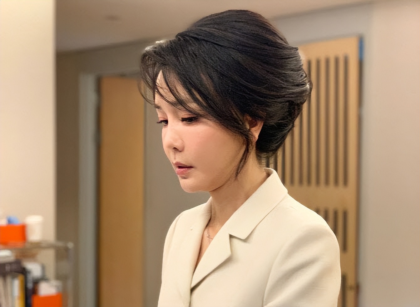 新一任韩国总统夫人,韩国现任总统夫人出访照片