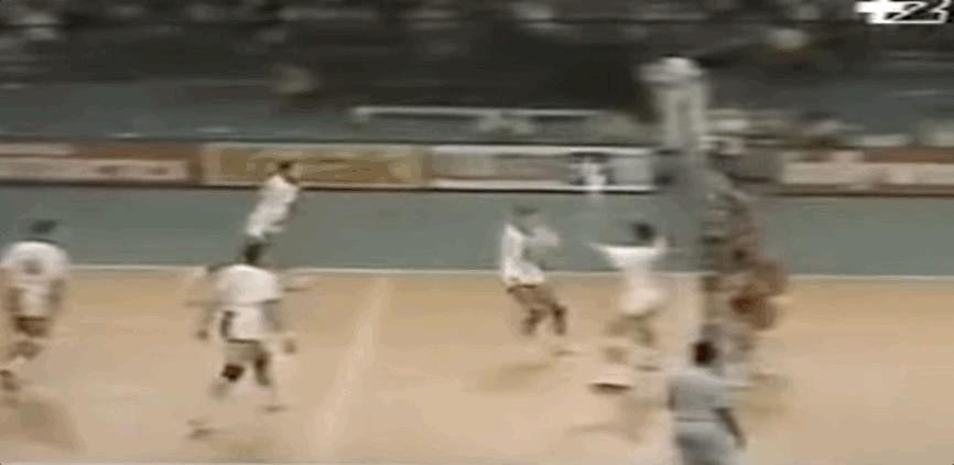 从排坛小鲜肉，到银发帅大叔-美国女排主教练基拉里