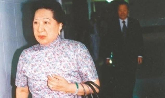 宋美龄死后孔令仪还活着吗,孔令仪谈宋美龄逝世视频