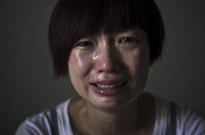 女儿遭到家暴爸爸的做法太解气了,女婿对女儿家暴女方家长如何处理