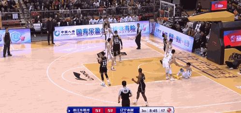 孙铭徽被亚当斯戏耍慢动作回放,孙铭徽采访谈暴脾气