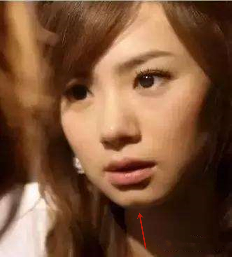 有美人尖下巴的明星,下巴不尖但很平的明星