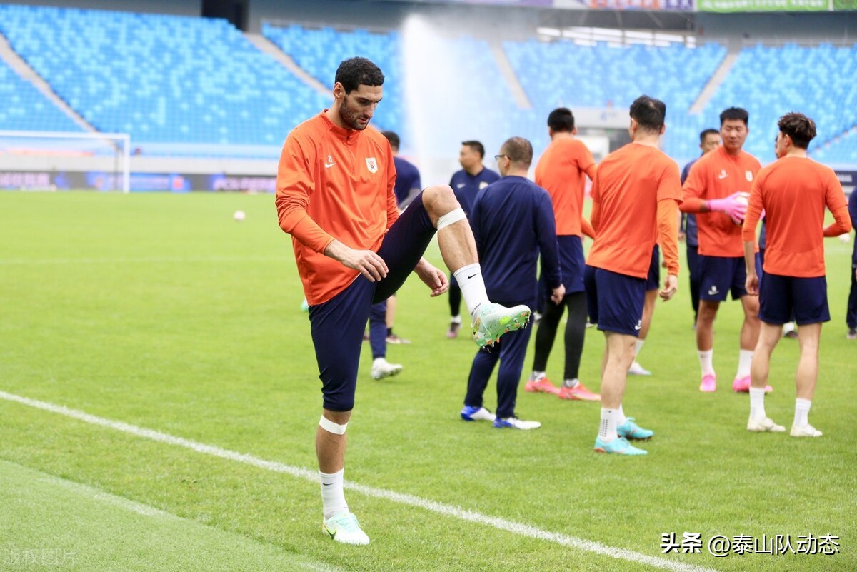 泰山队青岛谢场视频,山东泰山青岛青春足球场