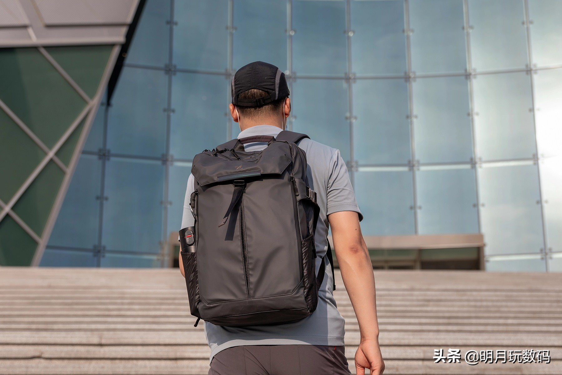 光影行星双肩包男200,类似于光影行星的双肩包