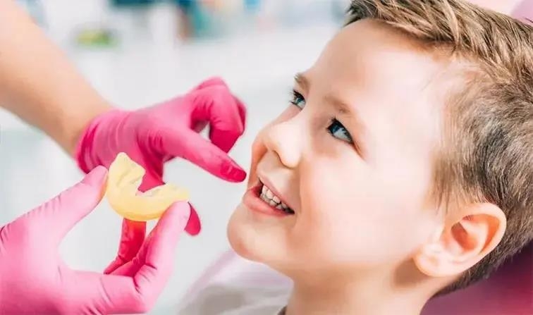 小孩牙齿参差不齐几岁矫正比较好,儿童牙齿不齐需要早期干预