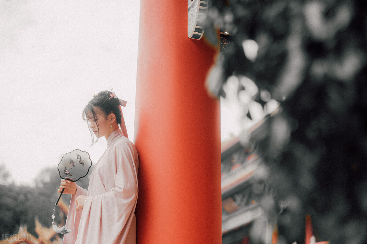 故事：刁蛮郡主被逼婚，隔天就带来个盖喜帕的小娇夫今日就洞房