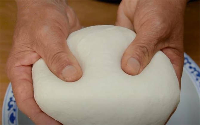 做发面单饼如何又松软又筋道,单饼怎么做才软又筋道