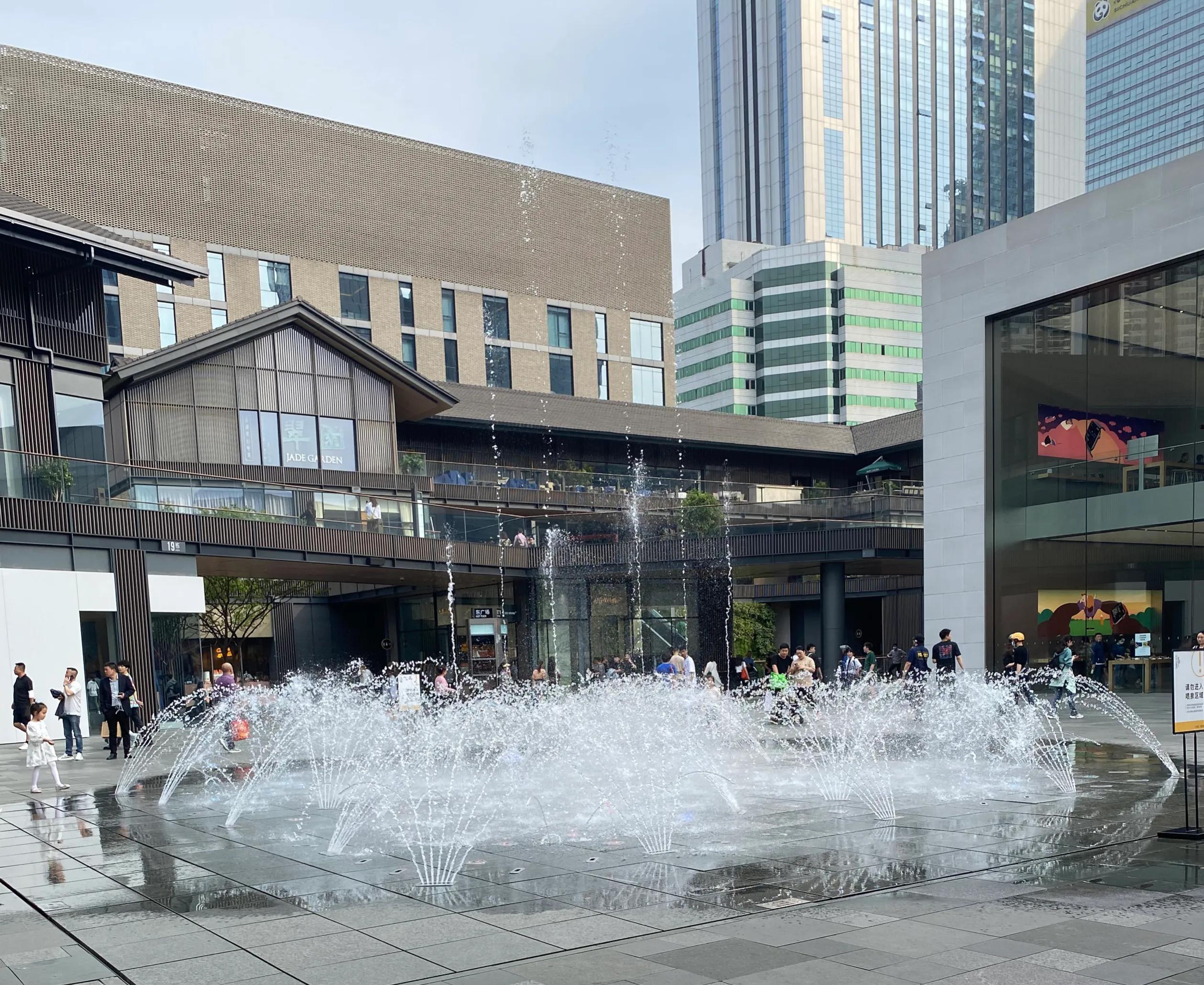 韩国人游成都太古里,成都旅游太古里