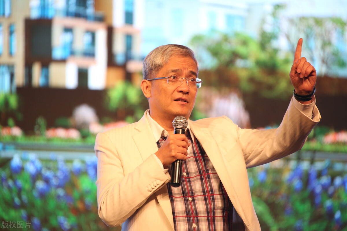 “白嫖”空姐三年，还想让她背负900万债务，*咸平郎**真的很牛B