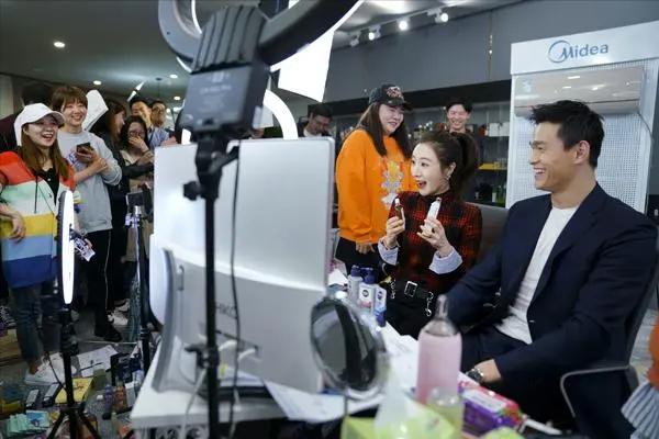 盘点几位吃相很难看的主播,直播带货引争议的六位明星