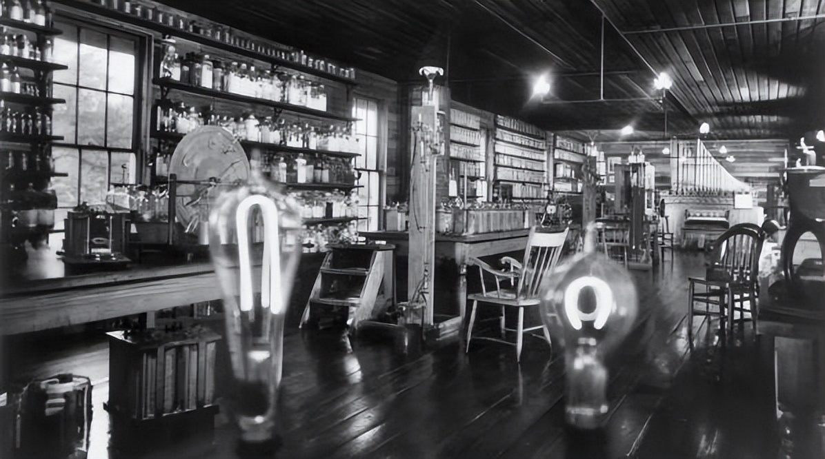 灯泡发明动画,谁发明了灯泡电灯泡