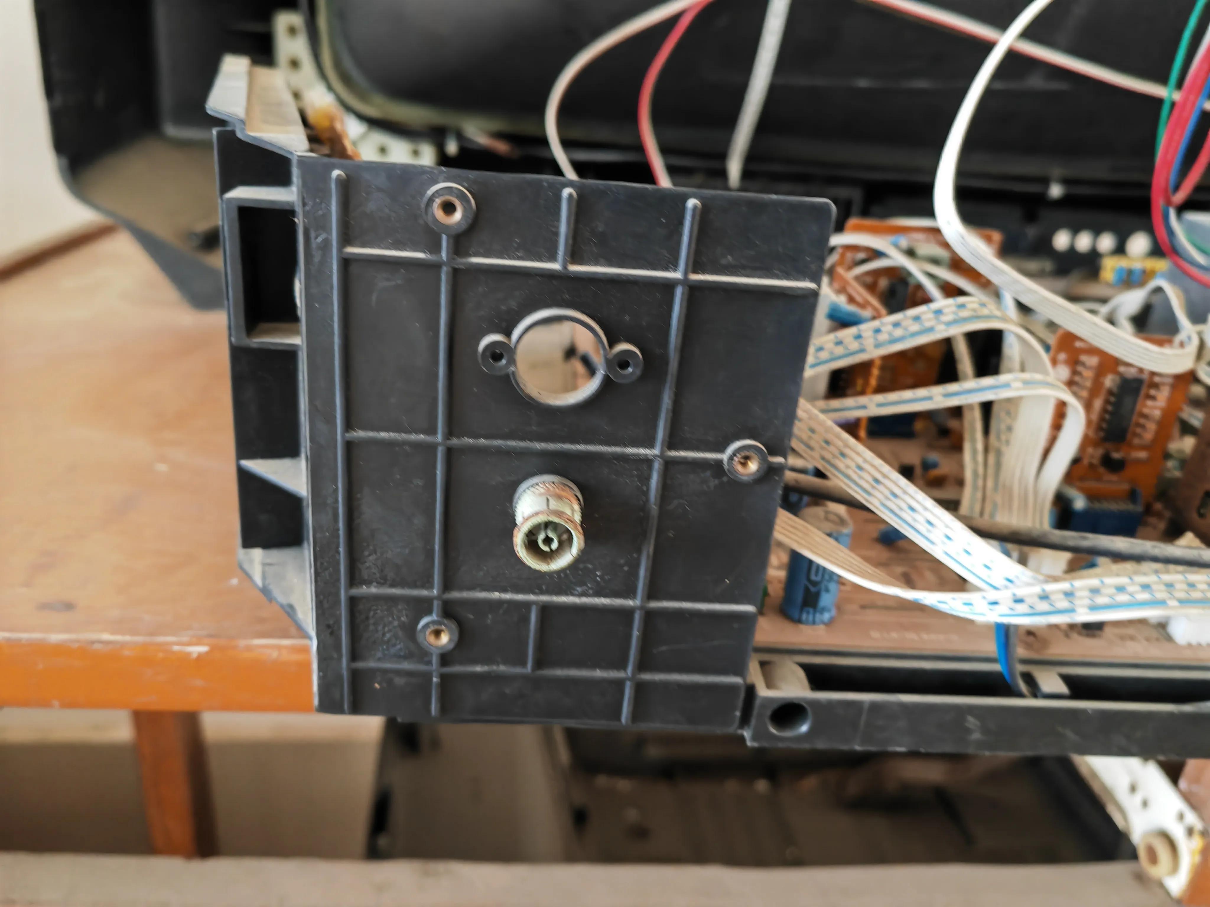 显像管电视机工作原理动画,黑白电视机电源电路原理分析