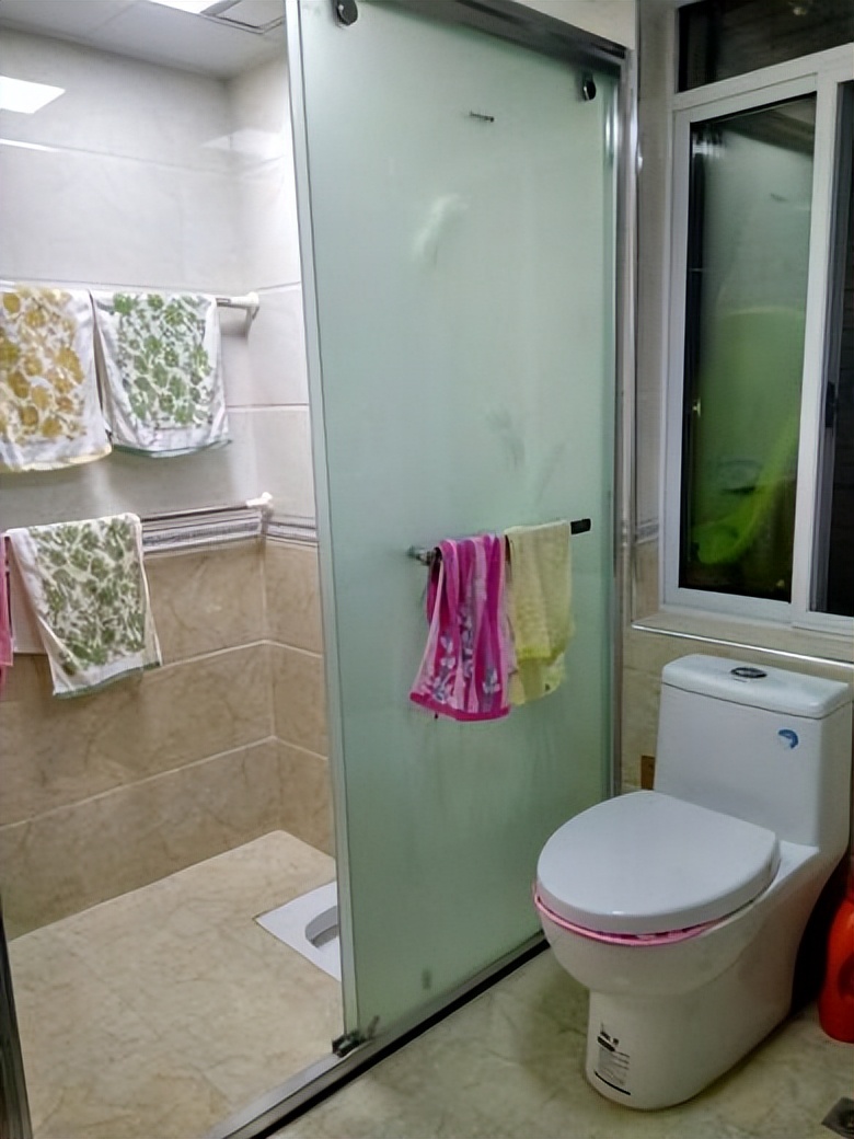 小户型房子适合装马桶还是蹲坑,现在装修房子建议用马桶还是蹲坑