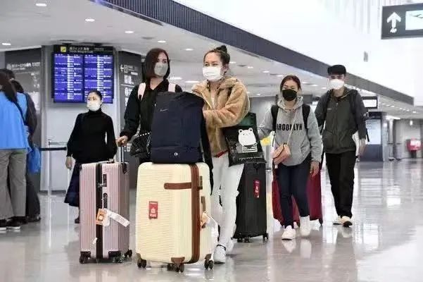 即使回去隔离7天也要来日本迎来重启入境游后的首批旅游团太热情