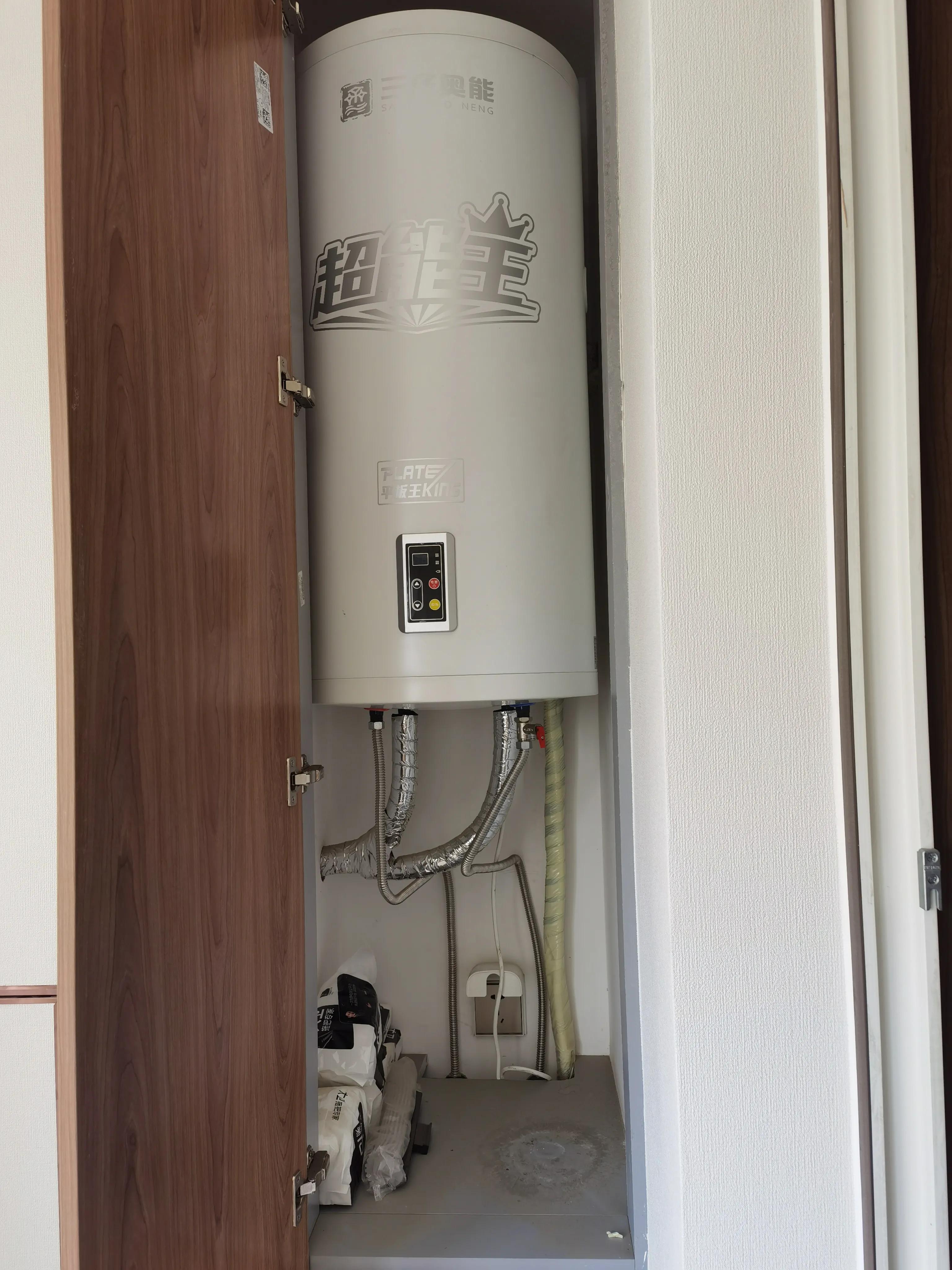 有太阳能热水器还用买燃气热水器,你家的太阳能热水器装了吗