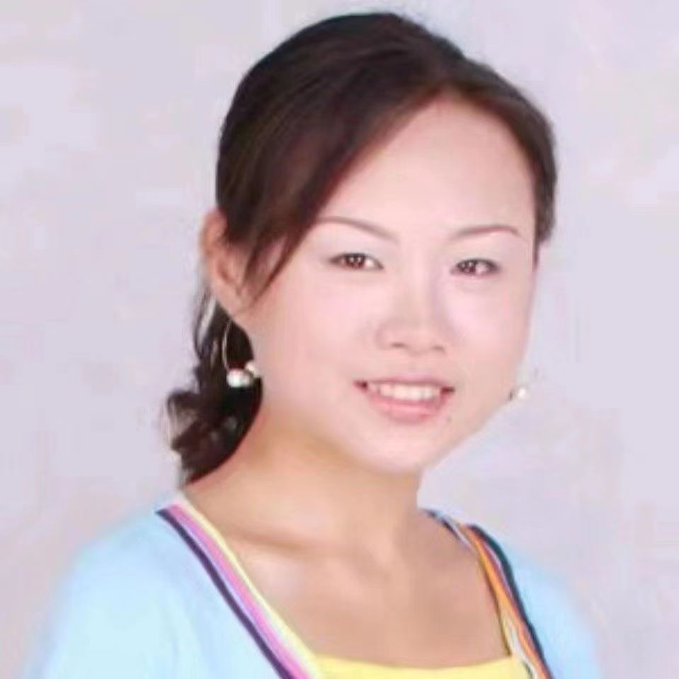 《草原王者》——李娟粉画、彩铅画作品作者：铁二代李娟