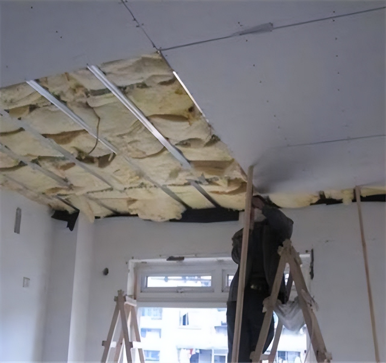 楼上走路声音太大怎么有效提示,半夜楼上走路楼下声音很大怎么办