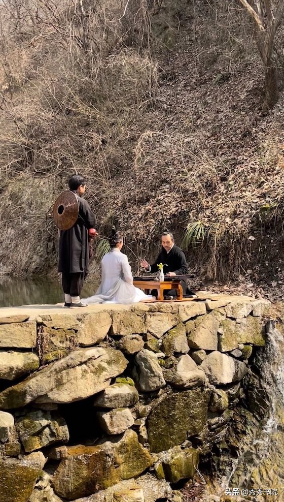 久闻薛山长琴棋书画样样精通,小生仰慕不已,愿跟随山长潜心修习