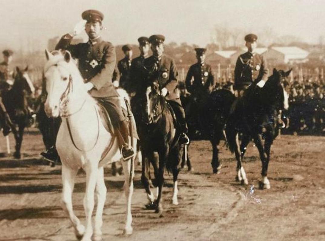 二战中，同为法西斯的德军，为何没有模仿日军大规模的自杀式攻击