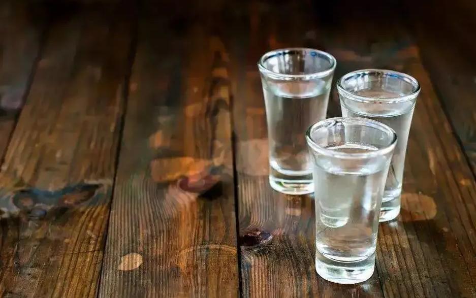 洋酒喝多了第二天难受应该怎么办,喝多了难受有什么偏方治愈吗