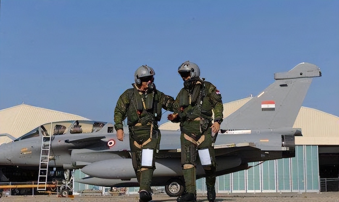 巴铁歼10和f16内部对抗演练,歼10战斗机与f16有什么关系