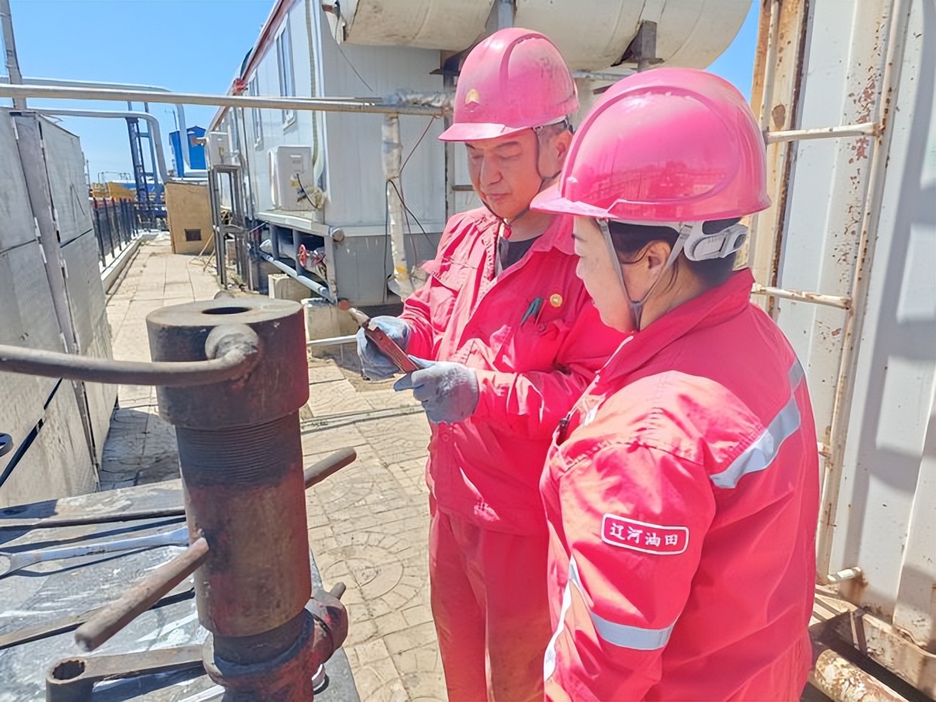 中国石油辽河油田特油公司:冯班长爱“淘宝”攒了个“百宝箱”