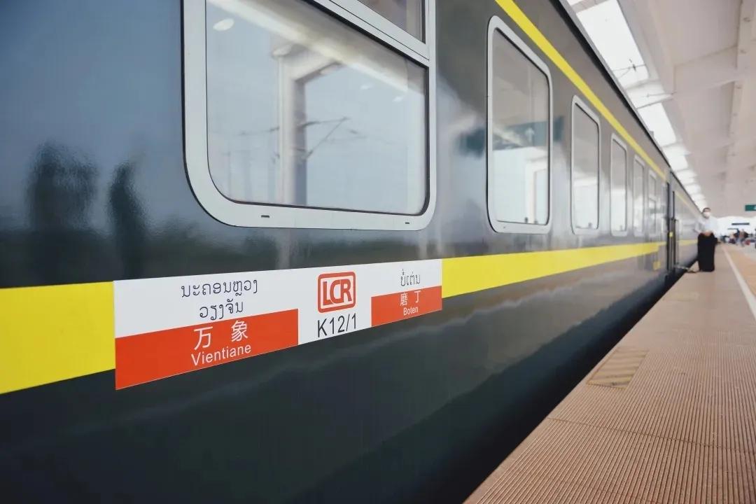 在老挝坐高铁,在老挝的中国高铁
