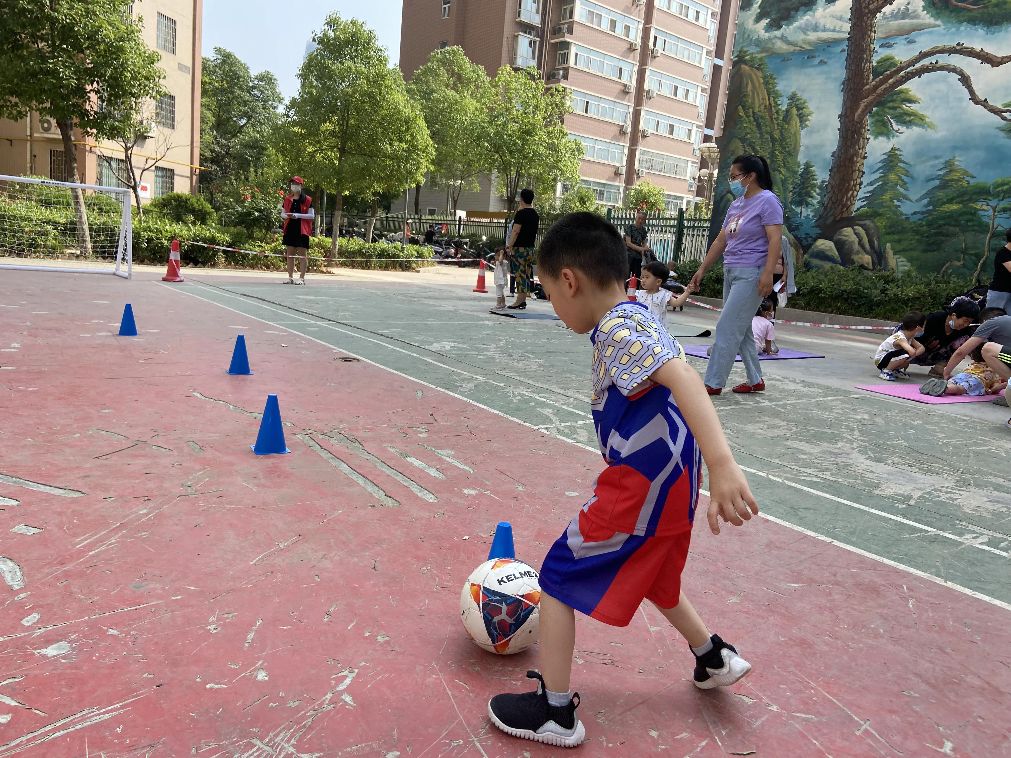 社区足球公益活动,大手拉小手共建美好家园社区活动
