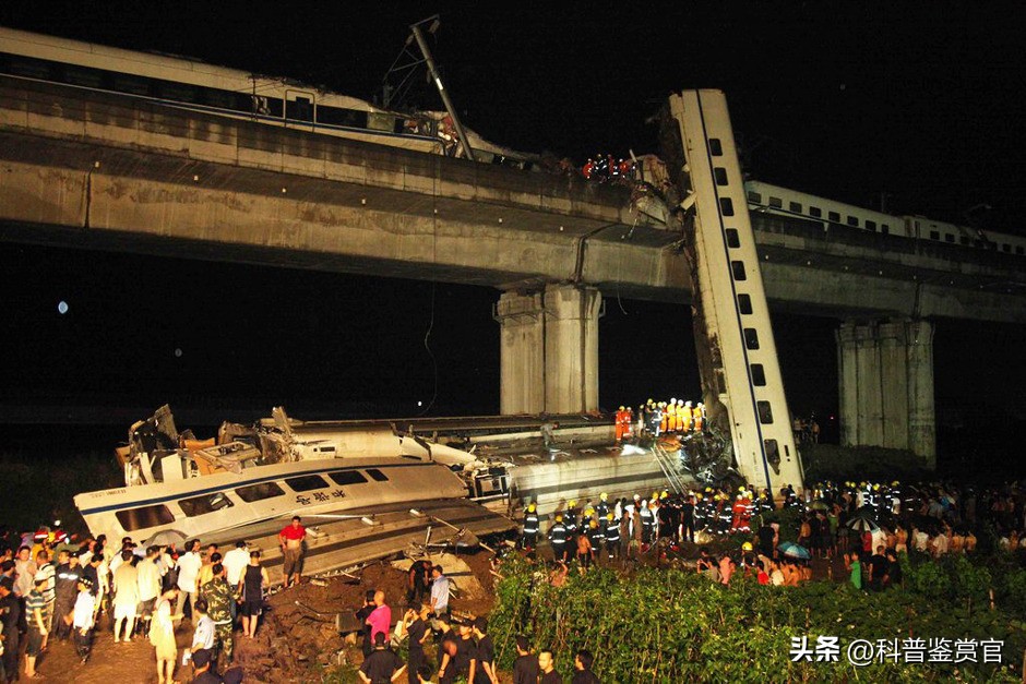 高铁速度那么快,万一遇到紧急情况怎么刹车?高铁追尾有多恐怖?