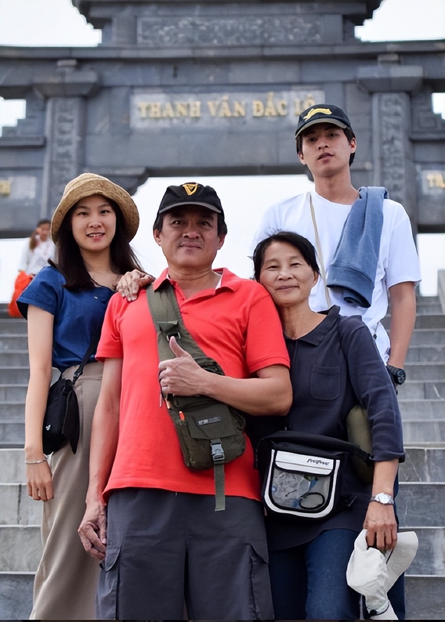 他泰相似男孩之Apo糕卡娜:黑皮小辣椒同经纪人中国血统港风少年