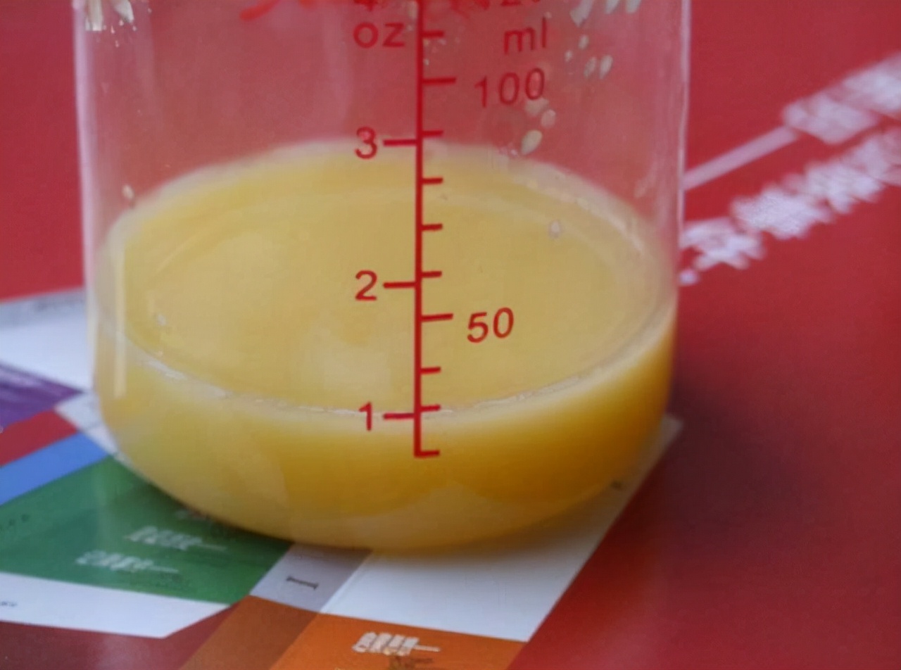 给孩子喂奶要避开大儿子吗,刚出生的宝宝如何正确喂奶