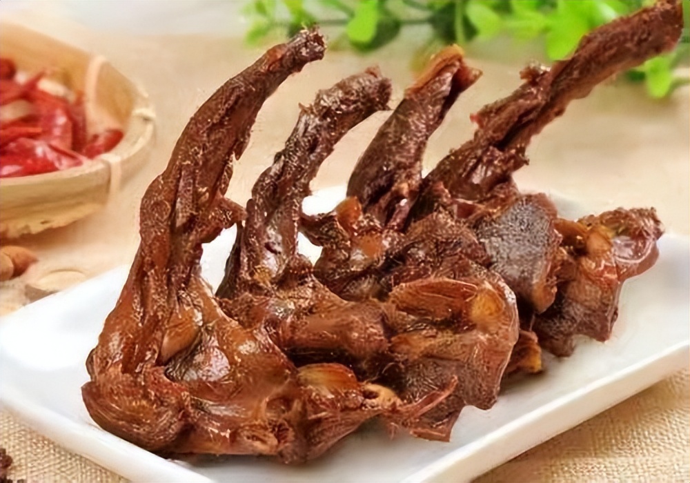 周黑鸭利润暴降超九成,周黑鸭经营现状