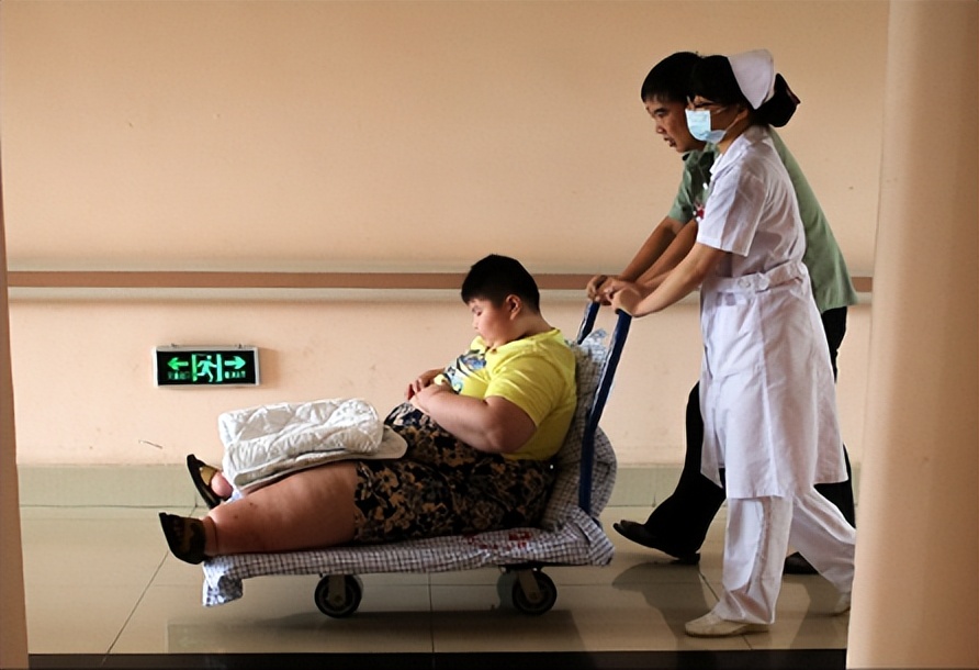 14岁300斤的小胖子,江西14岁少年体重300