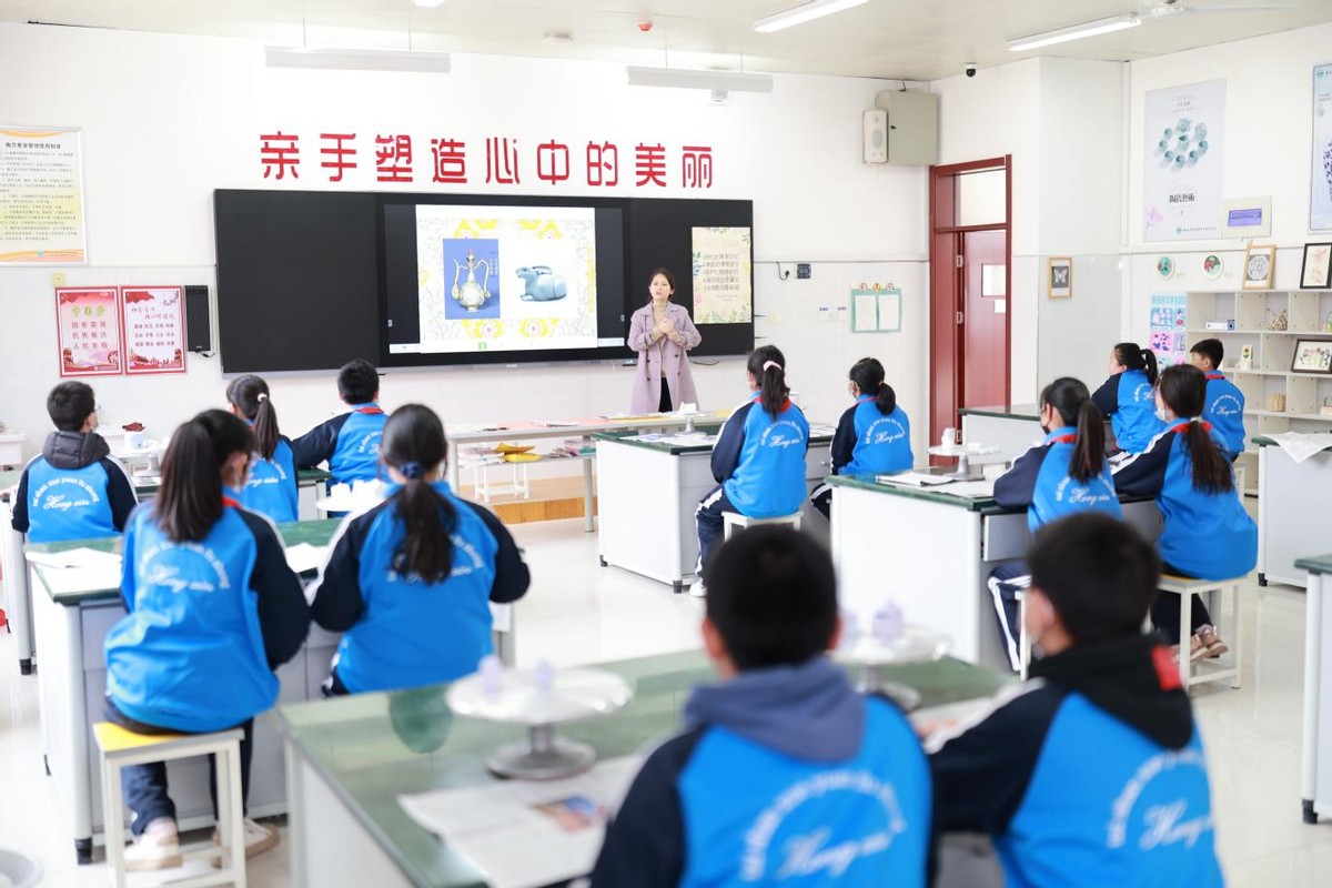 彩课程育人才泰山学院附属中学弘信校区校本课程开课