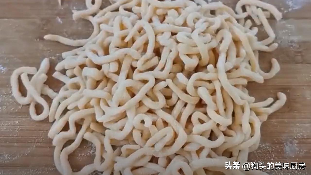 如何做沙琪玛又简单又好吃,沙琪玛这样做又脆又好吃