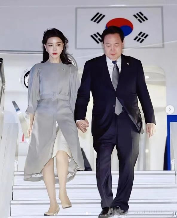 韩国第一夫人英国照,50岁韩国第一夫人亮相巴黎