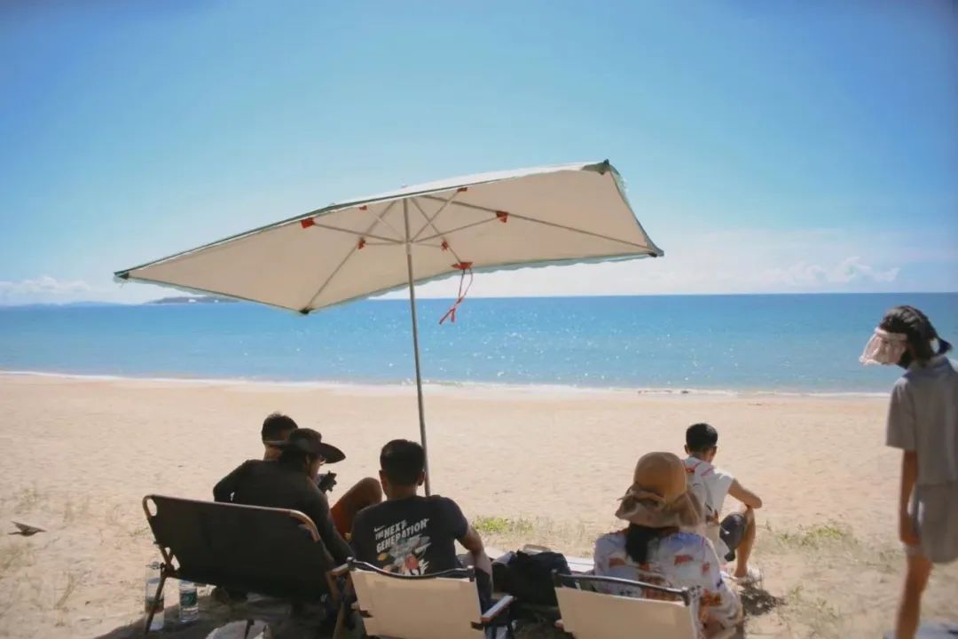 三亚滑水冲浪网红,三亚大批网红占据海滩