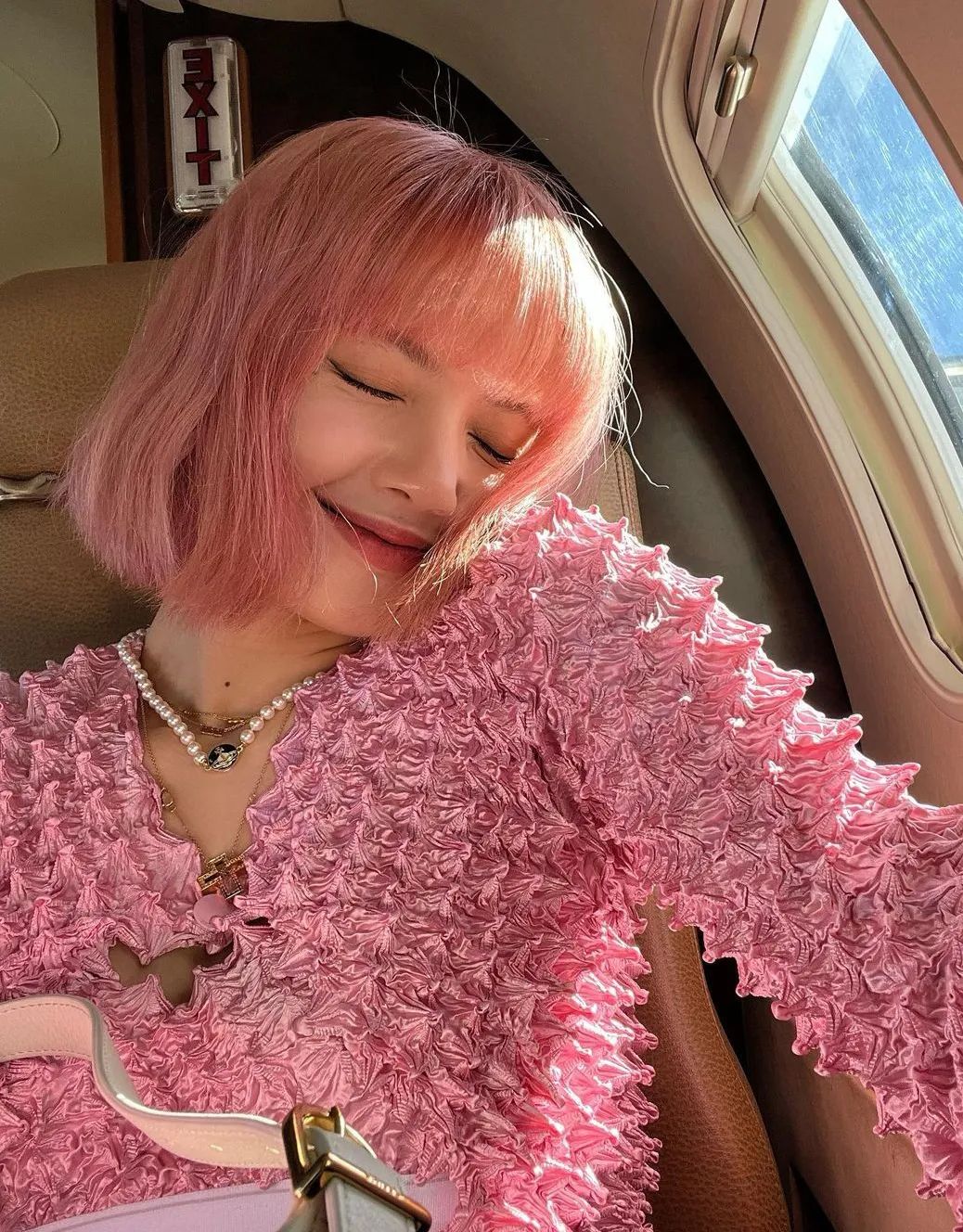 lisa最近同款粉色,lisamv绝美镜头粉色