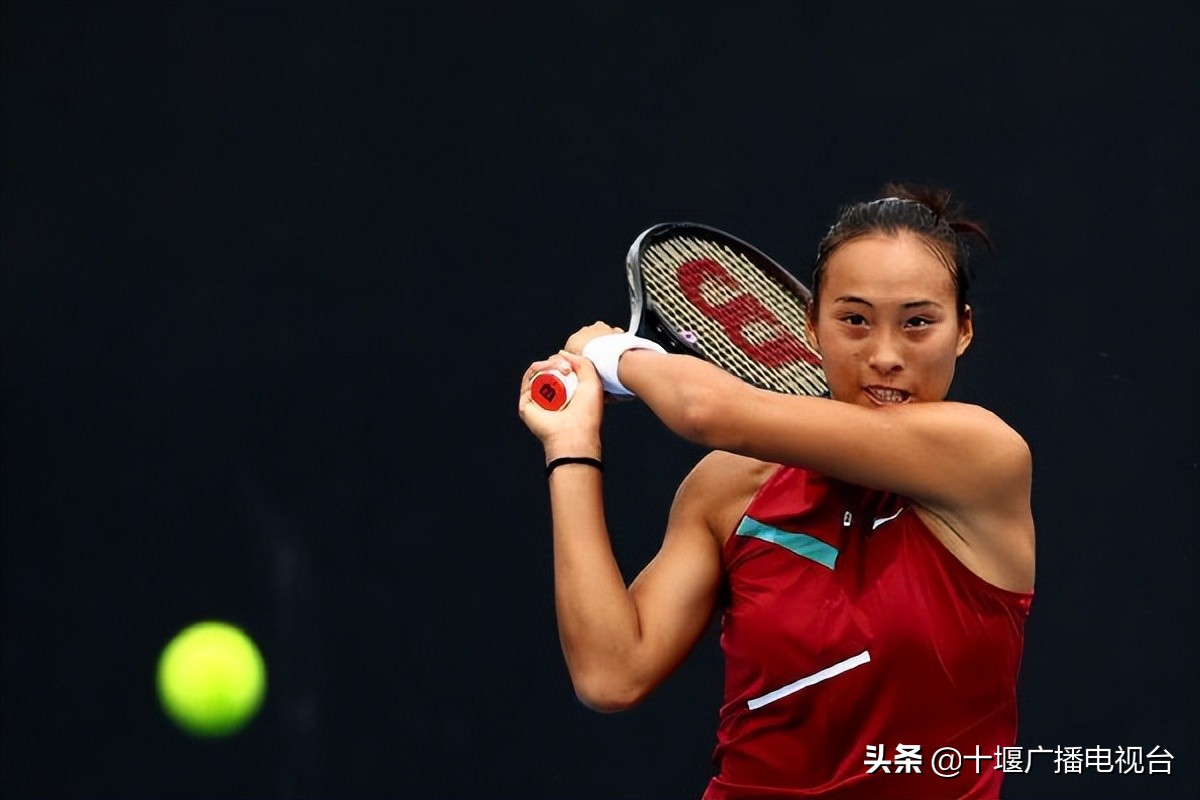 十堰姑娘郑钦文成功晋级法网16强,郑钦文连续三次不敌世界第一